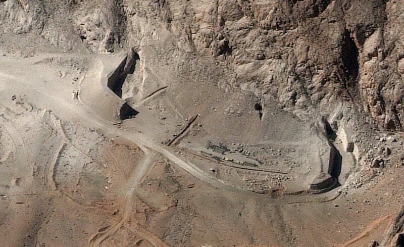 «Подземная игра в кошки-мышки»: Как 440 килограммов обогащенного урана оказались заперты в иранских горах, а мощнейшая бомба MOP бессильна перед новой тактикой?