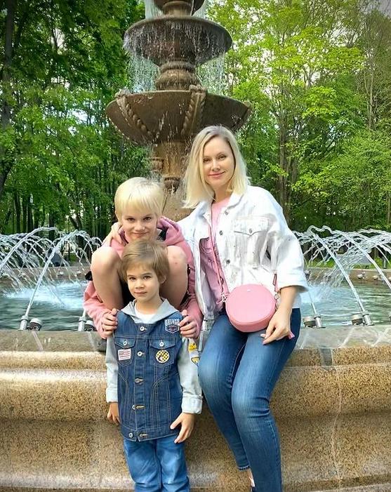 «Не умею жить без него»: Натали потеряла мужа после 33 лет брака, но нашла силы ради троих сыновей