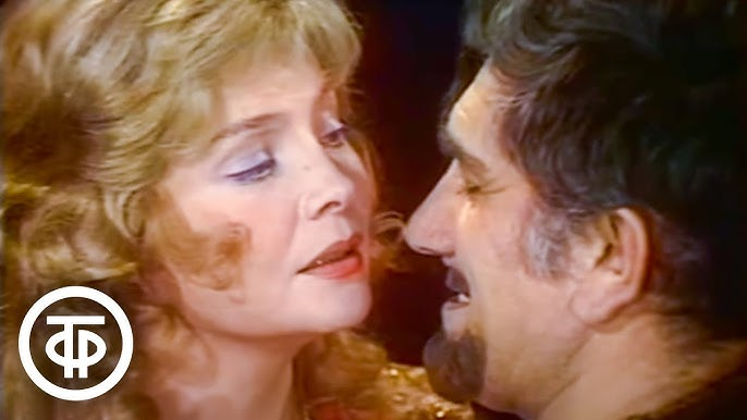 Татьяна Доронина и Армен Джигарханян в одной из самых ярких постановок Театра Маяковского – «Да здравствует королева, виват!».