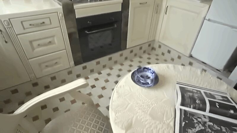 Декоративный камин, ставший центральным элементом кухни.