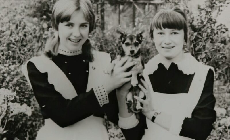 «Макароны были основным блюдом»: как звезда «Интердевочки» сменила 10 школ, пережила полугодовой брак, а затем 35 лет посвятила одному мужчине