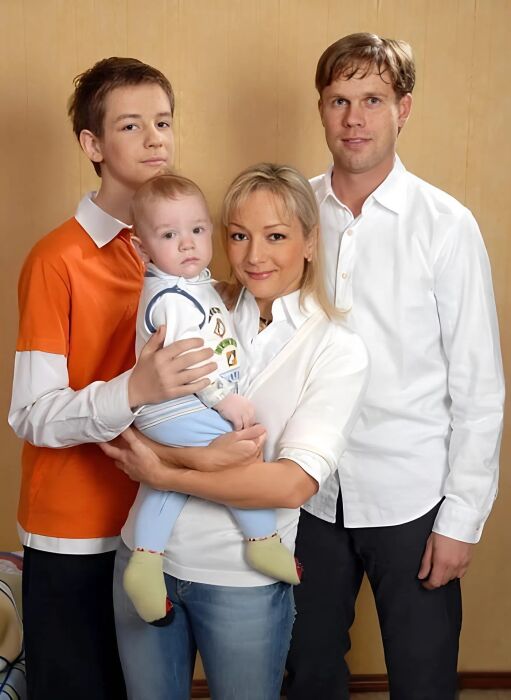 «Самая плачущая» снова на пике: Татьяна Буланова и тревоги за 33-летнего сына, рэпера и миллионные долги мужа