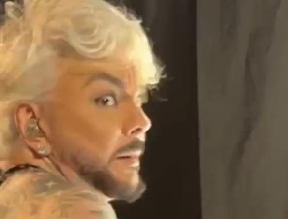 Эмоции за кулисами: Киркоров в общении с командой во время переодевания.