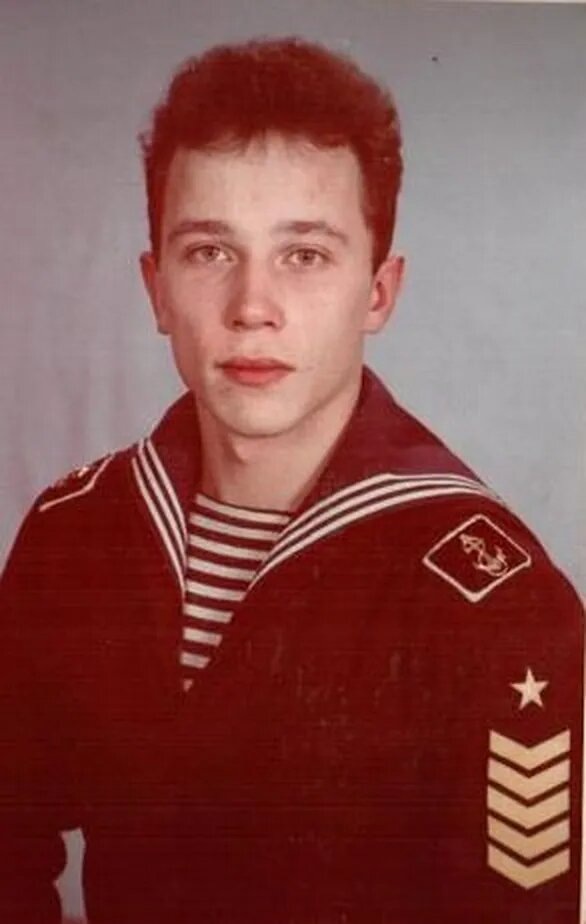 Строгий, но харизматичный шеф на съёмках одного из своих популярных шоу.