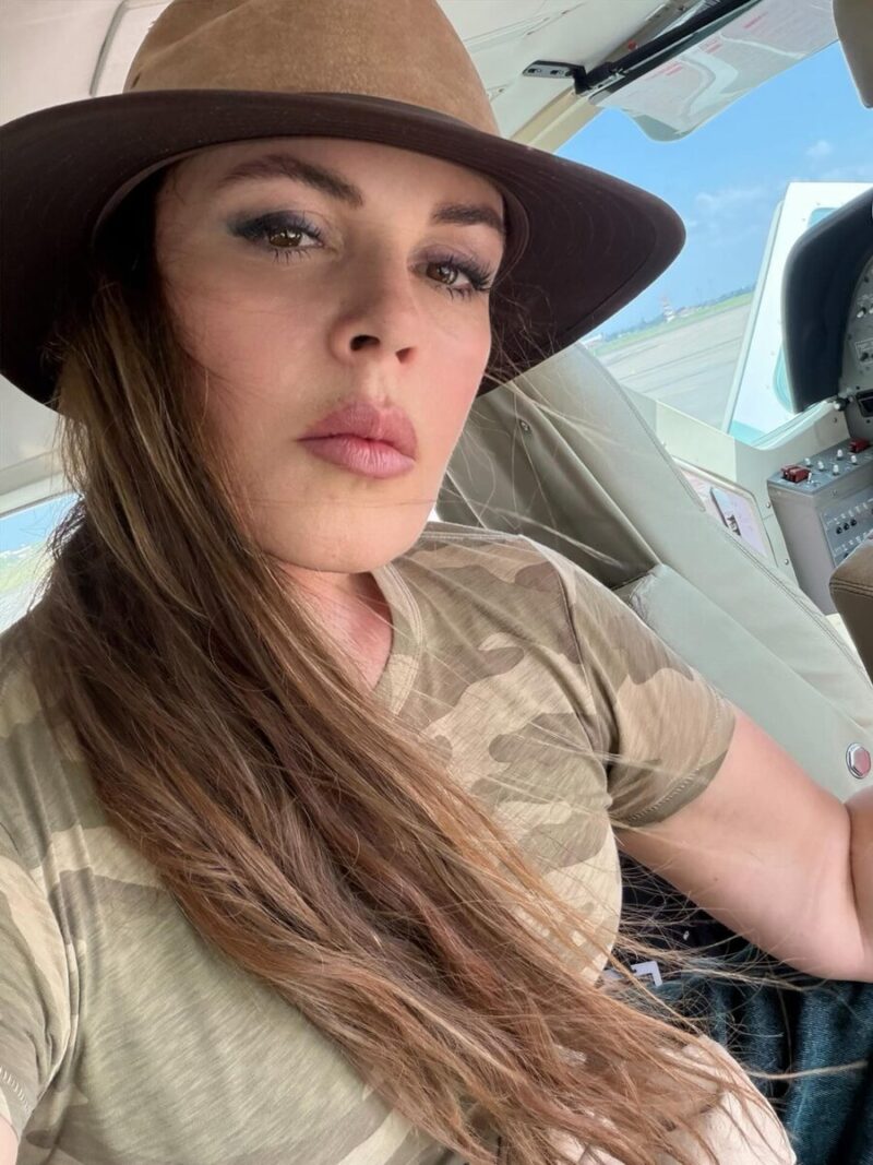 Спорт и активный образ жизни – залог её формы.