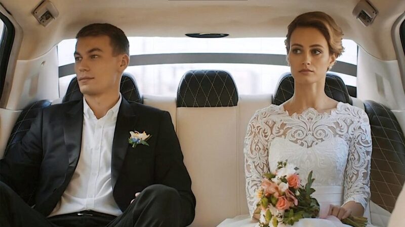 Рядом с Кириллом Кузнецовым Алёна выглядела особенно хрупкой и нежной, излучая счастье.