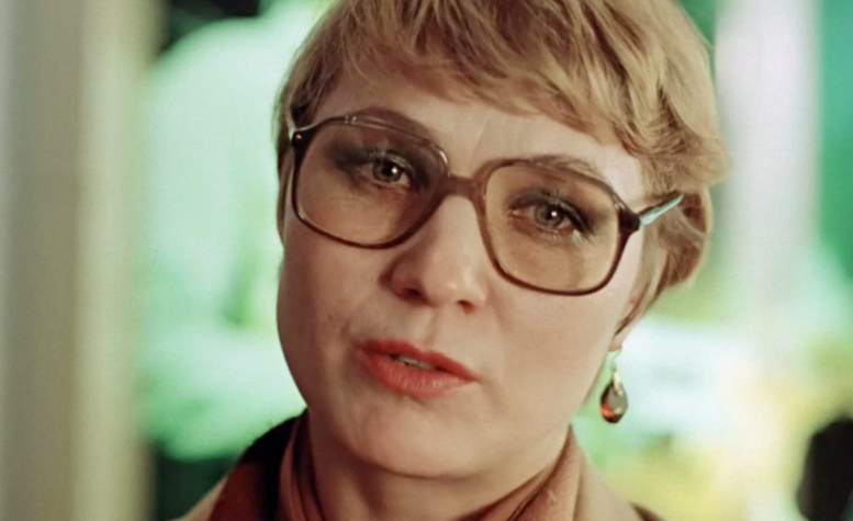 Детдом вместо семьи, но всенародная любовь: как 8 звёзд, от 22-летней Дианы Анкудиновой до 89-летнего Геннадия Юхтина, изменили свою судьбу