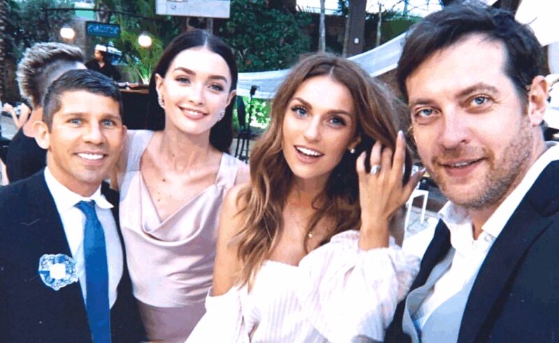 Анастасия с мужем Стивеном Мерфи и Кирилл Сафонов с женой Сашей Савельевой на свадебном торжестве.