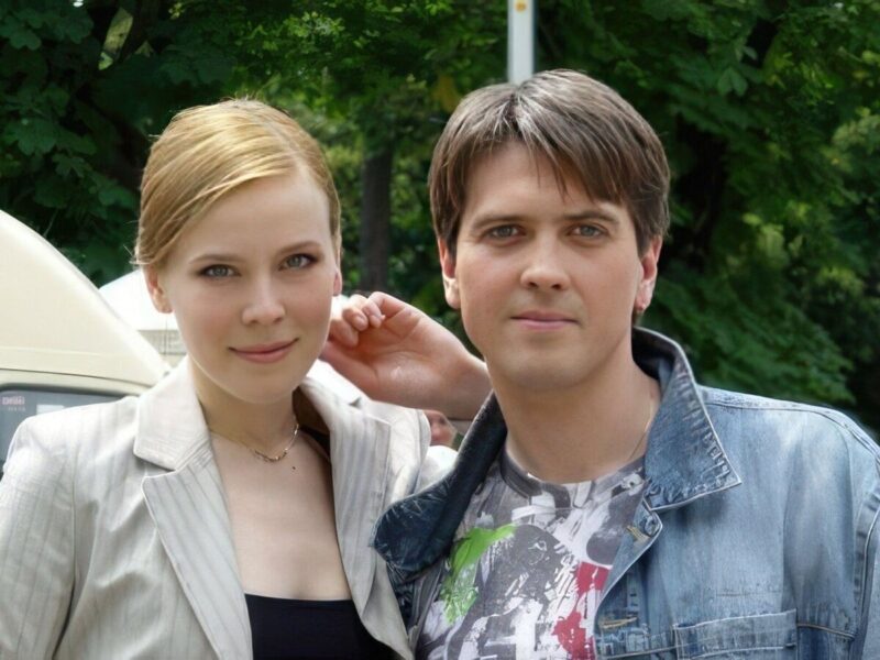 Мария Куликова на съемочной площадке, находя утешение в творчестве.