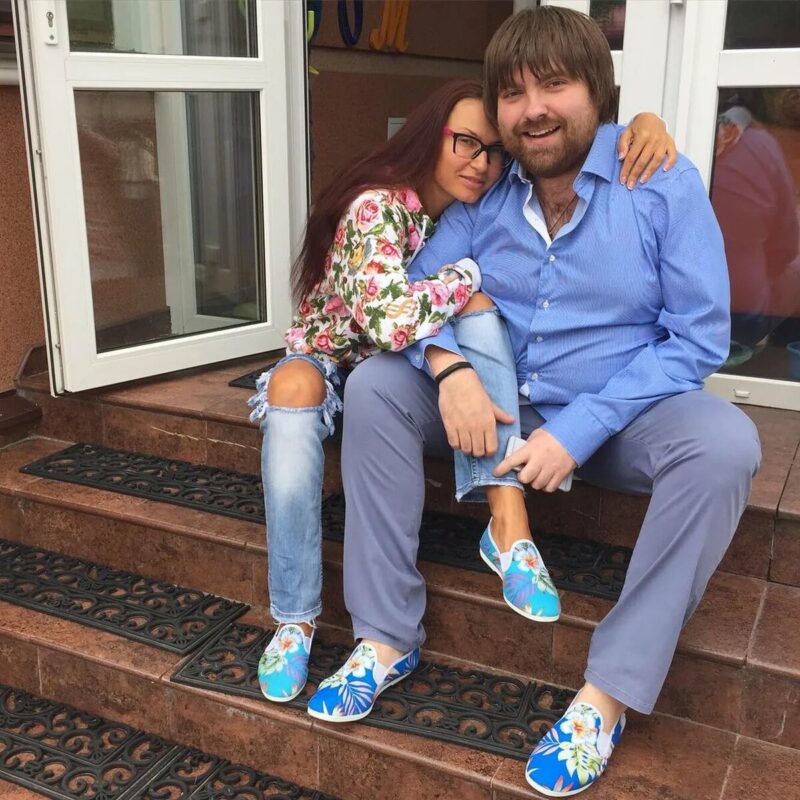 «Саше было сложно»: Эвелина Бледанс о 7 годах брака, разводе из-за славы и тайном романе