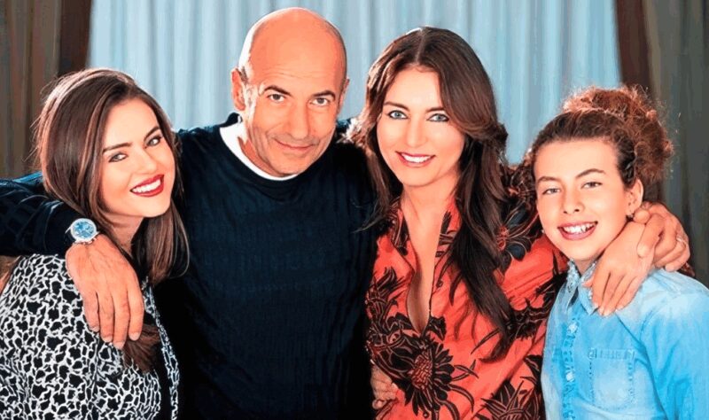 Семейный портрет: Игорь Крутой с женой Ольгой и дочерьми Викторией и Александрой.