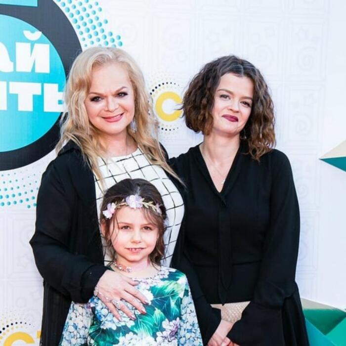 «Илья Спицын не имеет отношения!»: 13 лет спустя внучка Долиной стала копией бывшего