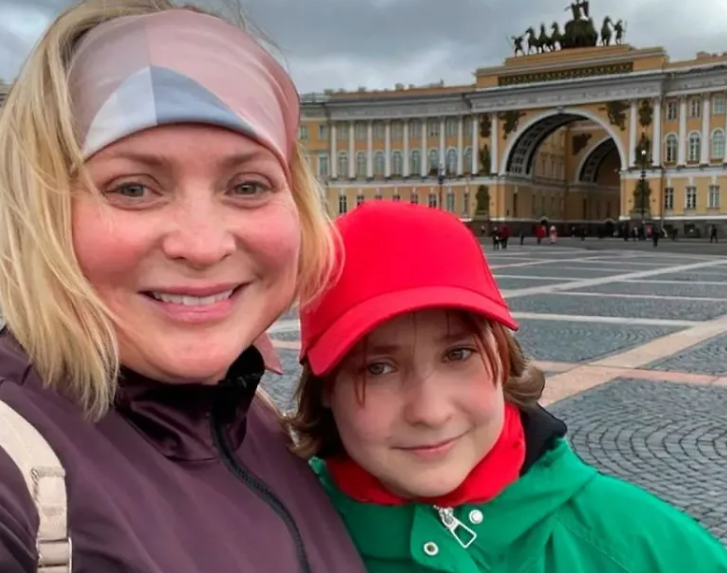 Светлана Пермякова с дочерью Варварой, которая присоединилась к съёмкам в 10-месячном возрасте.