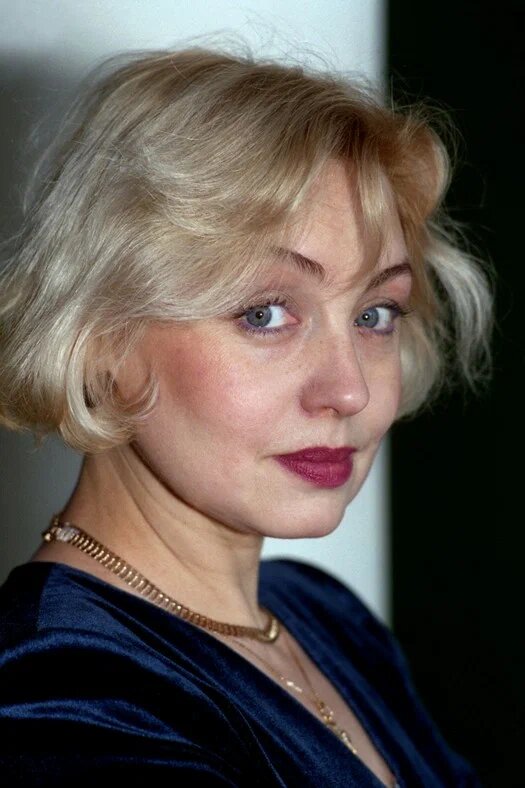 Актриса в молодости, полная надежд и таланта.