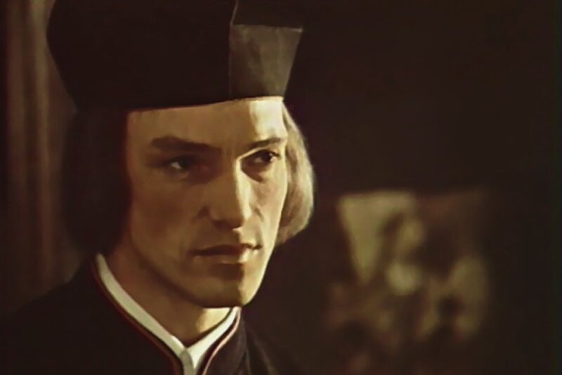 Актер в одной из своих ранних театральных ролей, где он завоевывал признание публики.