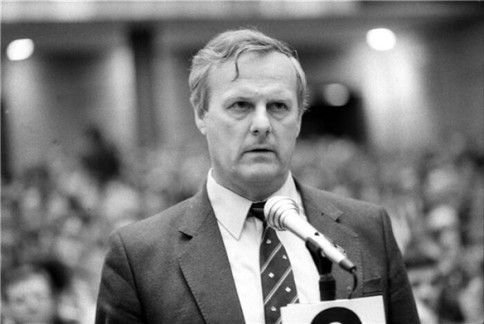 Она отдала ему 21 год, но услышала лишь: «Ты сильная, выживешь!» — как Собчак бросил первую жену, когда та умирала