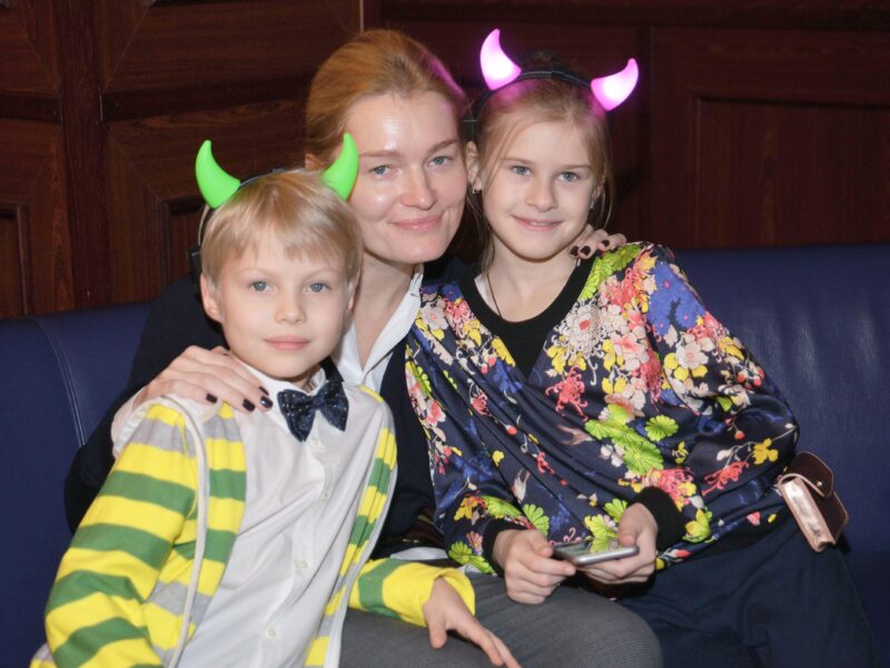 «Слишком много делала, чтобы детей не иметь»: 54-летняя Виктория Толстоганова и ее 15 лет счастья после болезненного развода