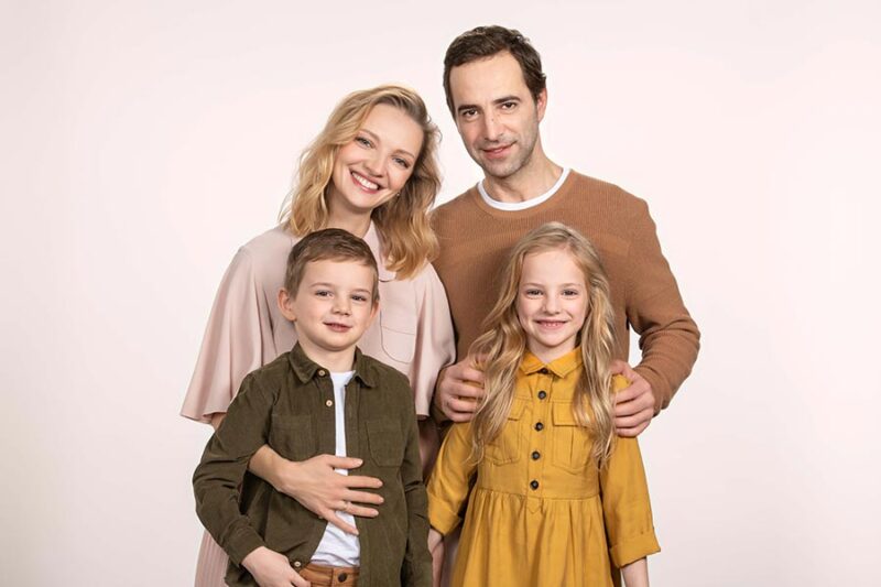 «Он давно врет сам себе!»: 49-летняя звезда родила первенца, а другая ждала 20 лет брака : 10 актрис, которые нашли настоящую любовь и доказали, что счастье не имеет возраста или сценария