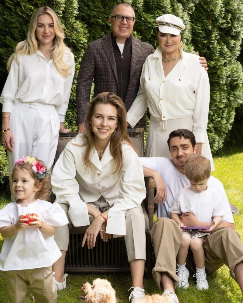 Ирина Винер-Усманова всегда рада видеть своих внуков.