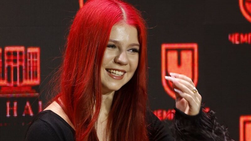 Александра Трусова в одном из своих ярких образов.