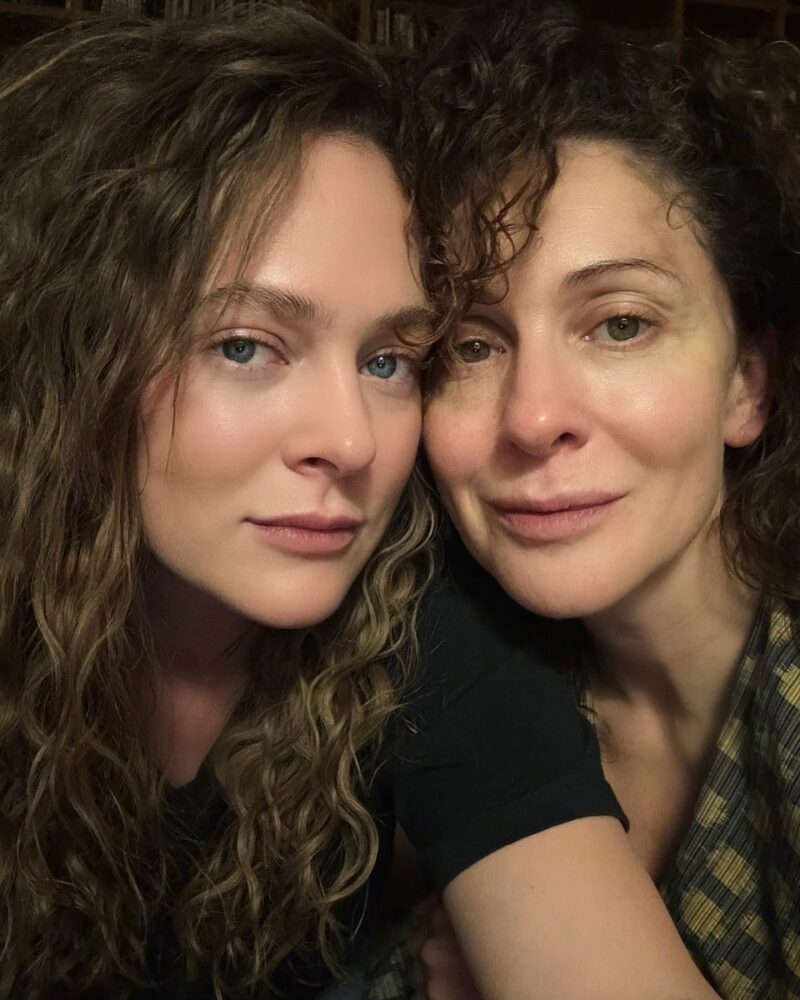 Блеск софитов: Аглая Тарасова на светском мероприятии.