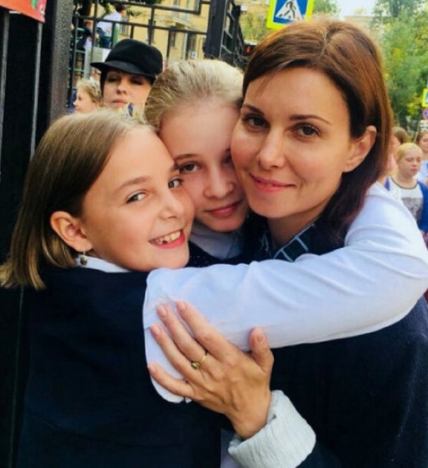 «Поздравляю с первым браком!» : Как пророчество отца изменило жизнь 21-летней Александры Урсуляк, пережившей измены мужа и нашедшей покой с молодым скрипачом