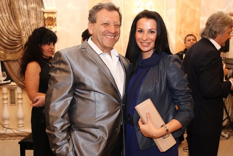 Борис Юрьевич с гордостью поддерживал творческие начинания дочери.