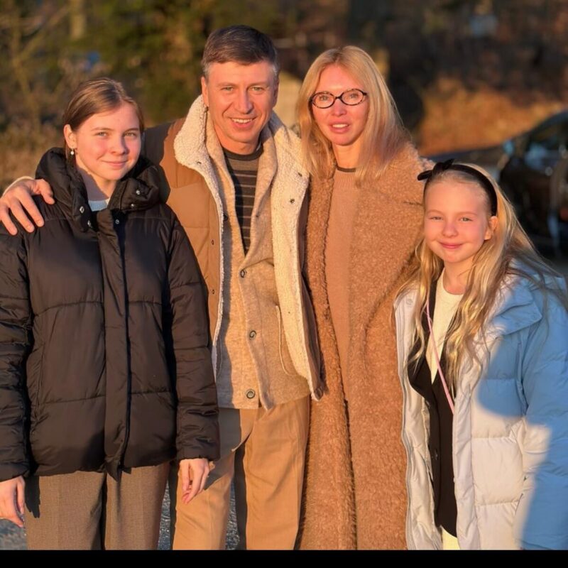 Татьяна Тотьмянина с дочерьми.