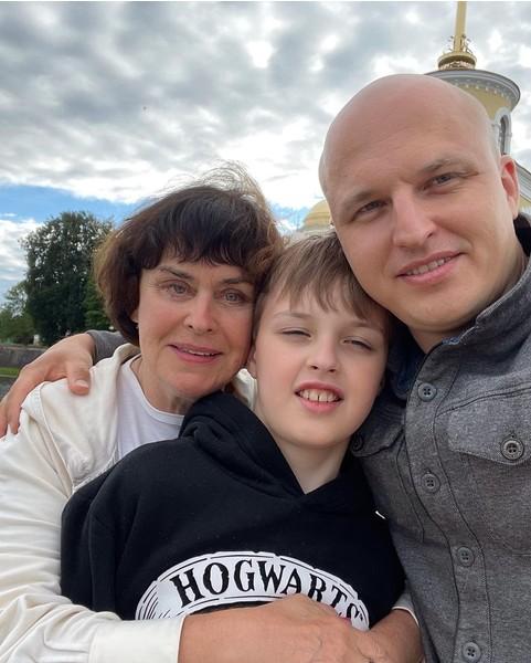 80-летняя звезда ТВ: как Алла Данько трижды «обжигалась» в браке, а сын пережил «солнечного» ребенка и два развода