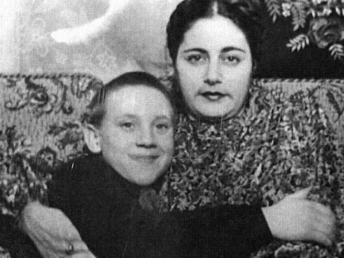 Дважды вдова, бездетная, но «мама Женя»: как мачеха Владимира Высоцкого пережила его и трагически погибла в 70 лет