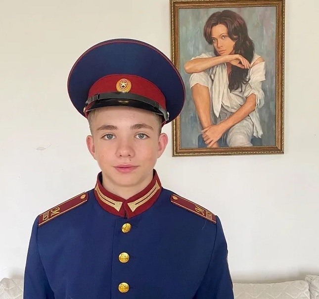 Дмитрий Певцов с сыном Елисеем.