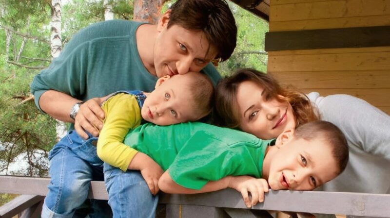 Виктор Логинов, известный по роли Гены Букина, готовится вновь стать отцом, перешагнув пятидесятилетний рубеж.