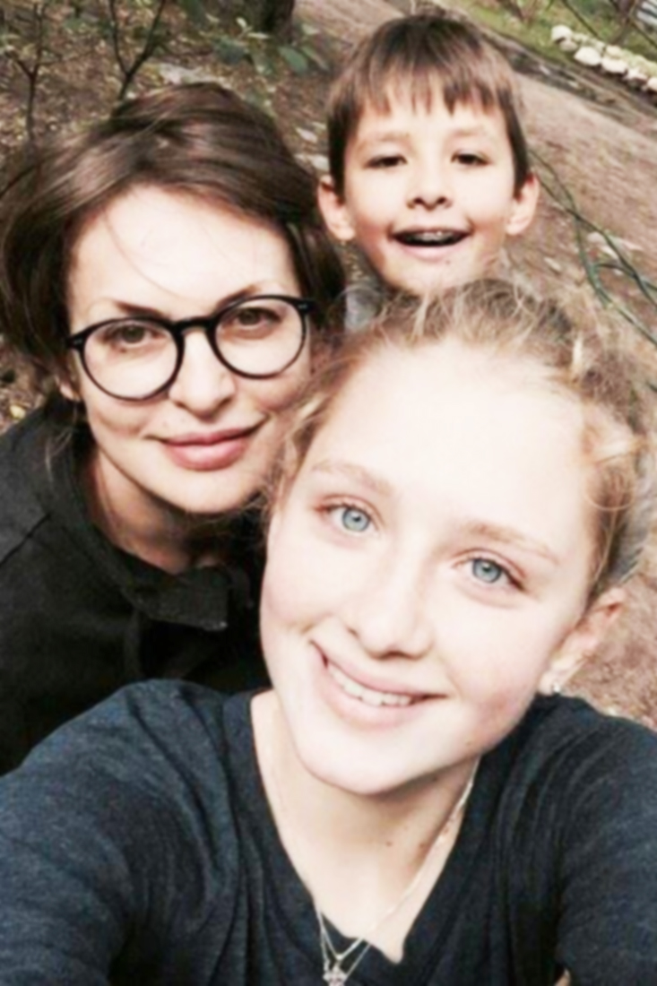 «Я всегда знал, как будет выглядеть моя жена»: как 59-летняя вдова Сергея Бодрова-младшего хранит его память и воспитывает талантливых детей