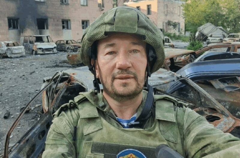 Эмоциональный ведущий Артем Шейнин во время эфира.