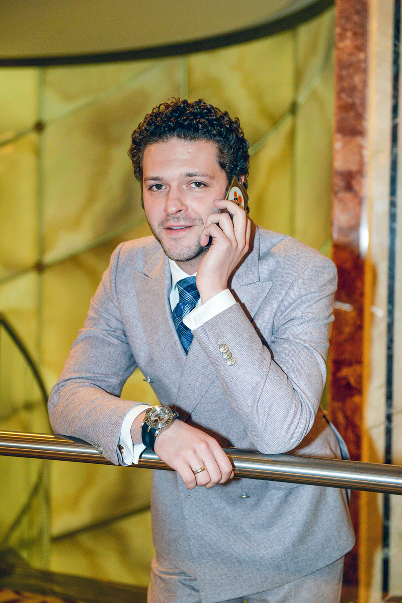 После первых успехов Константин Крюков быстро стал одним из самых узнаваемых лиц российского кино.