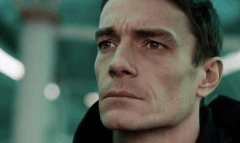 Максим Матвеев в образе психотерапевта Артема Стрелецкого из сериала «Триггер»