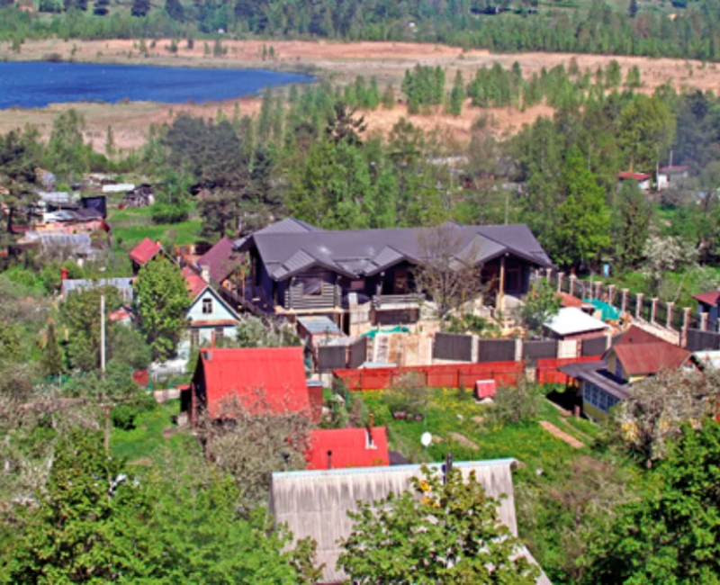 Уютный уголок на участке Елены Ваенги, где она находит умиротворение вдали от сцены.