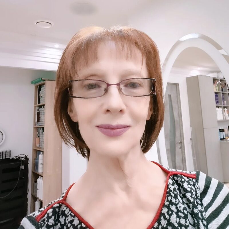 Певица, продолжающая свой путь наперекор всем трудностям.