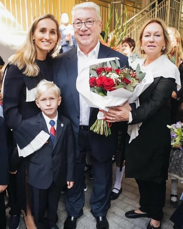 Владимир Натанович на сцене, несмотря на слухи о завершении карьеры.