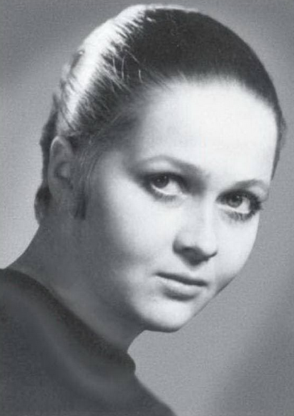 Юная Наталья Гундарева, полная надежд и амбиций.