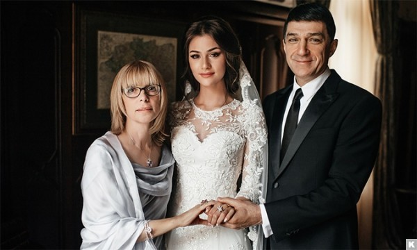 Вера Глаголева и Кирилл Шубский на свадьбе дочери Анастасии.