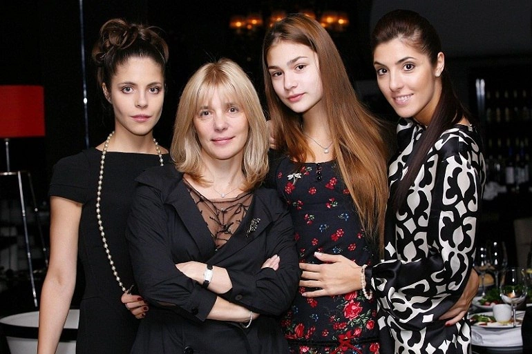 Вера Глаголева с дочерьми Анной, Анастасией и Марией — её главная опора и счастье.