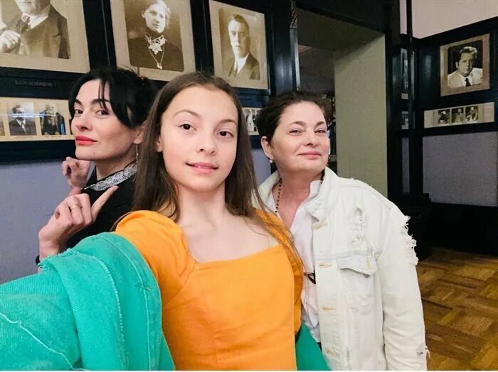 Софи унаследовала лучшие черты от обоих родителей, став воплощением их талантов.