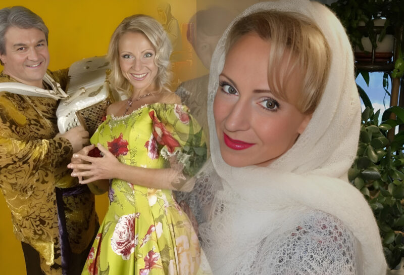 Артистка на сцене, чувствующая публику босиком.