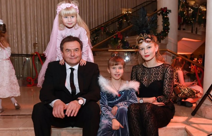 Дочь «космической» актрисы: как в 16 лет пережила школьный буллинг, предательство и «взрослую» любовь