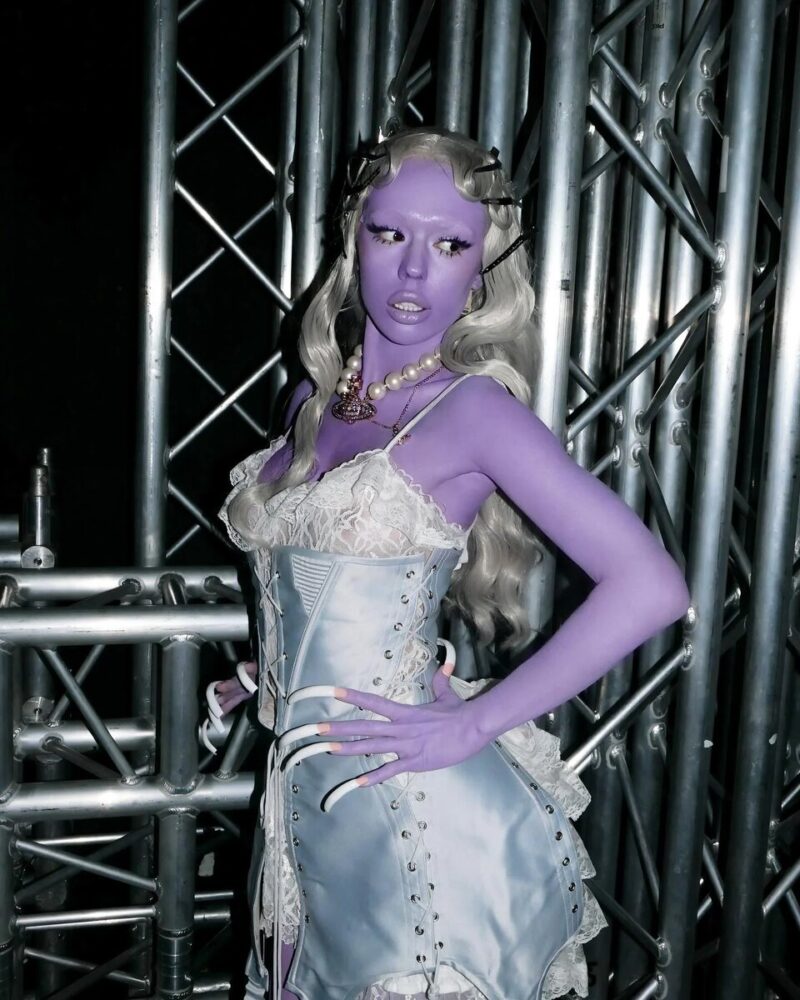 Каждый выход звезды в свет — это продуманный до мелочей перформанс.