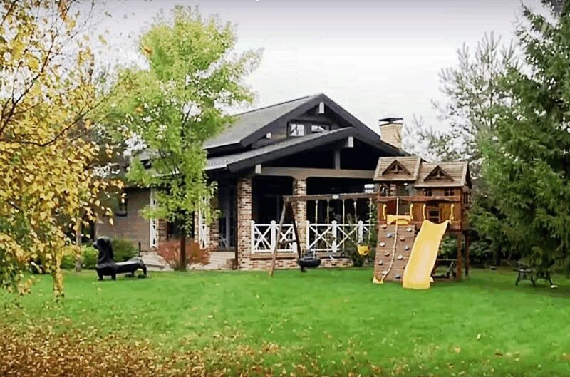 «Моя гордость»: как 49-летний сын-архитектор построил для Надежды Бабкиной два роскошных дома с видом на Кремль и под Звенигородом