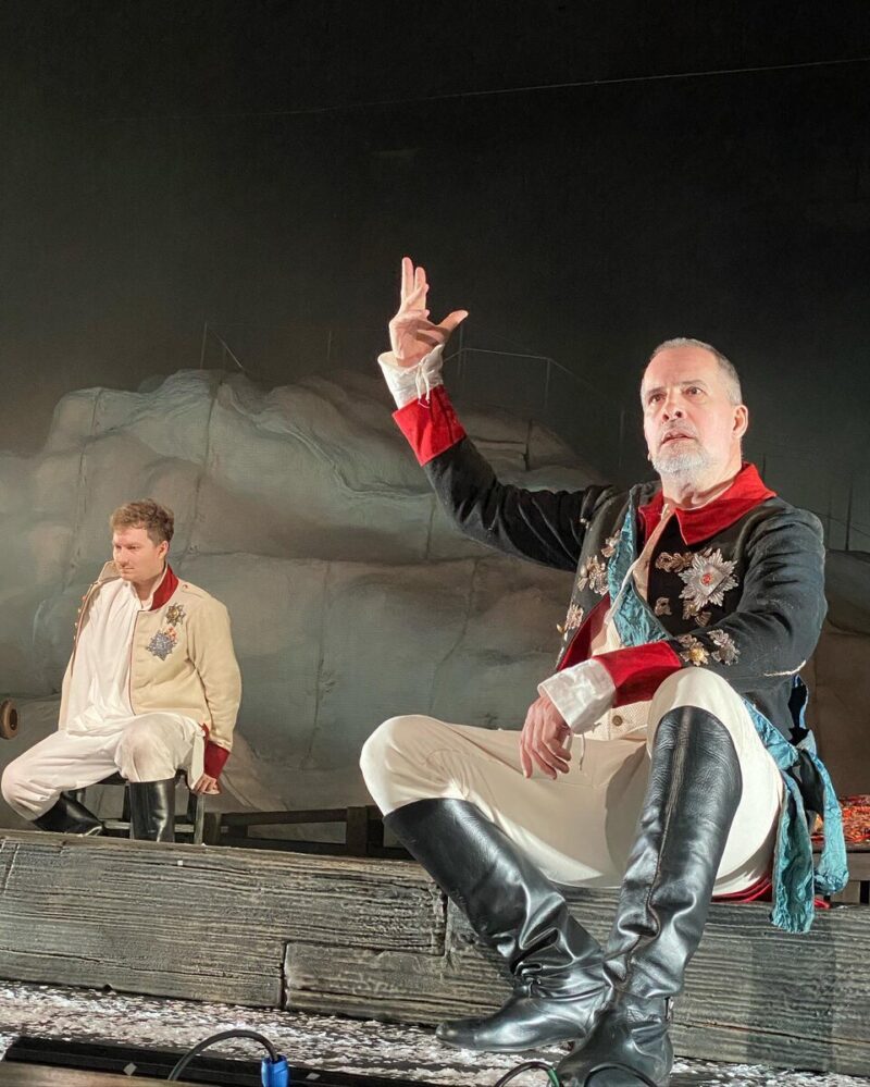 На театральных подмостках Вячеслав Разбегаев всегда чувствовал себя как дома.