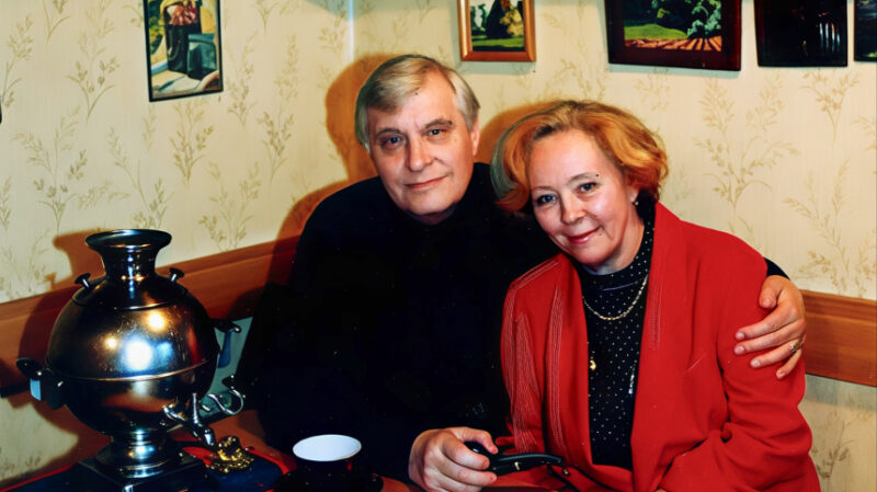 «В первом браке было коротко»: 91-летняя супруга звезды «Служебного романа» прожила 60 лет «лучшего сценария» любви