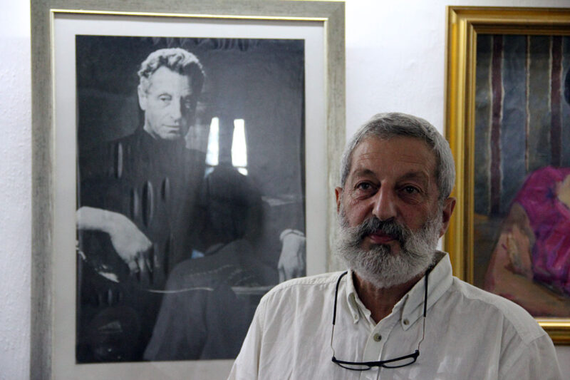 Сын актрисы Алексей Макаров.